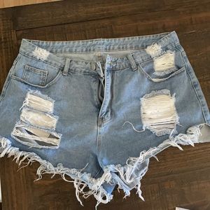 Denim shredded shorts